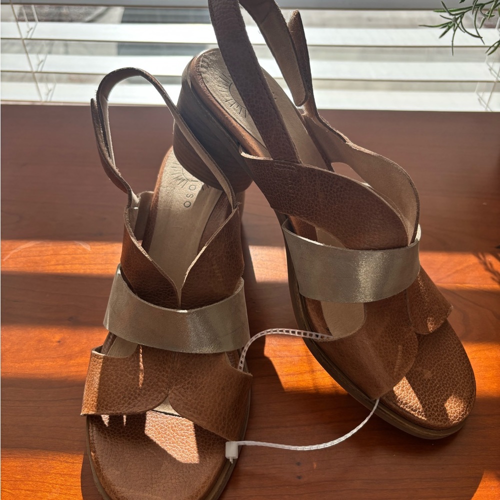 Brioso Terra Leather Slingback Heel Sandals, size 9.5